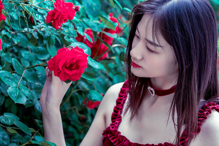 归国华侨心系香云纱 展现东方“软黄金”之美